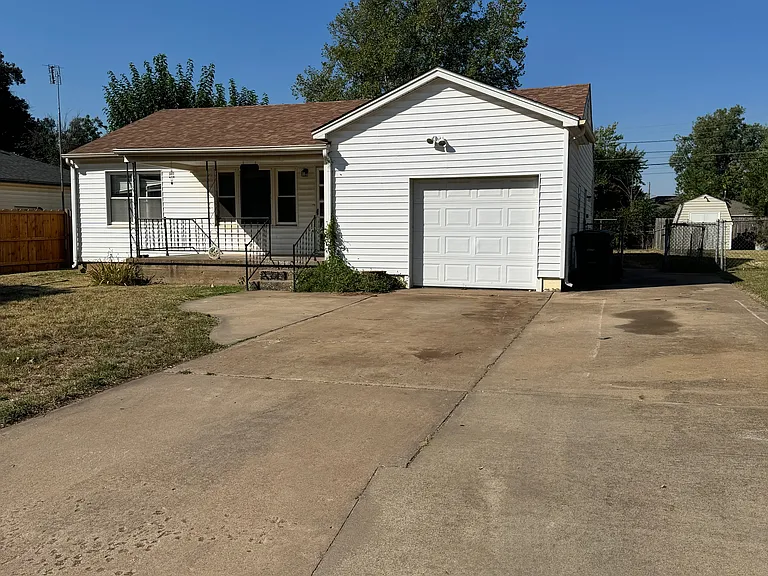 1630 N Monroe St — Photo 2