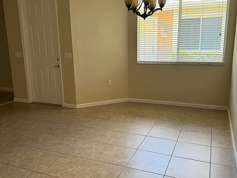 2507 Stockbridge Sq SW — Photo 2