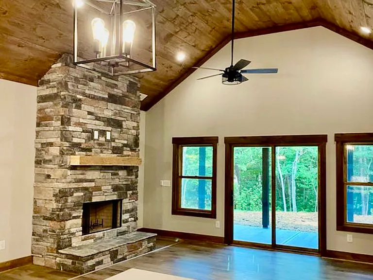 224 E Ridge Ln — Photo 5