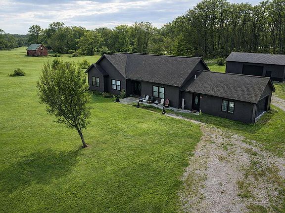 2nd image of 2325 N Huntington Rd