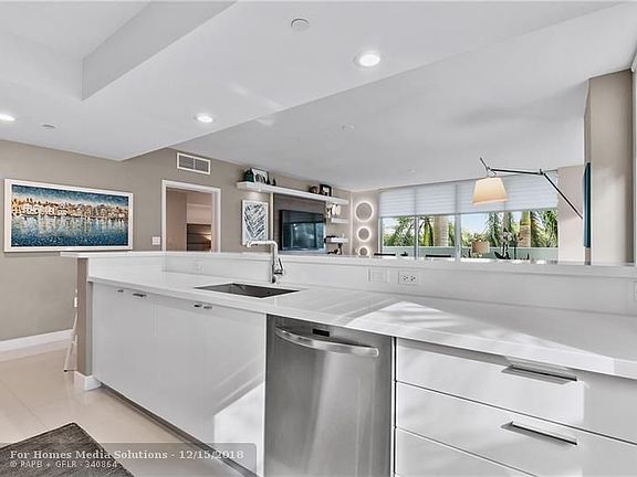 2nd image of 2821 Ocean Blvd APT 205S