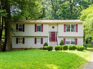 7716 Lake Dr, Manassas, VA 20111