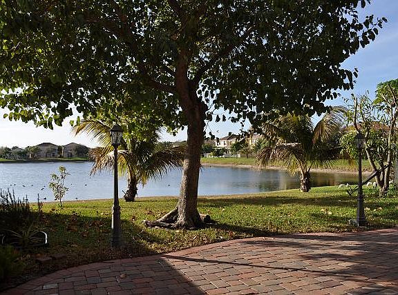 PATIO - LAKE VIEW
