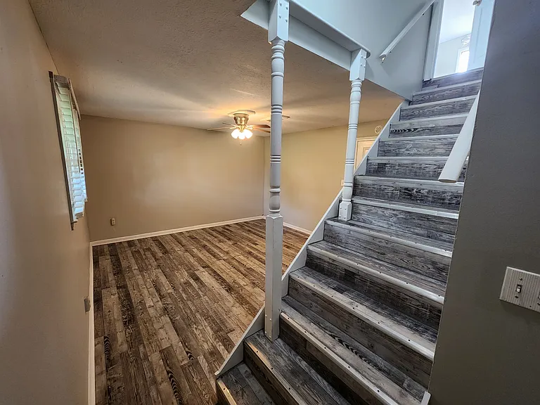 100 Grant Dr — Photo 37