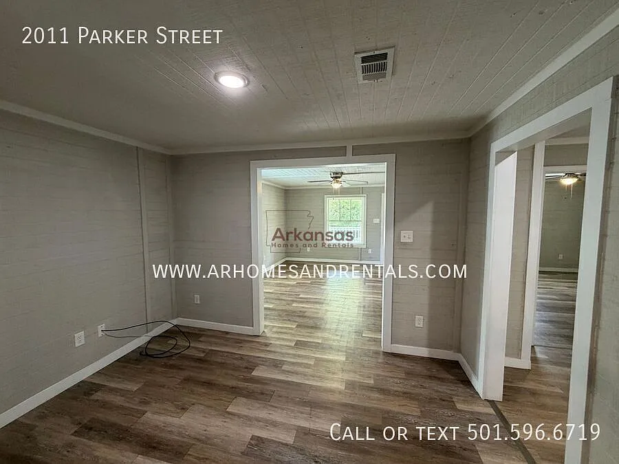 2011 Parker Street | 3 Bedrooms | 1 Bathroom ~ Section 8 Welcome ~ — Photo 4