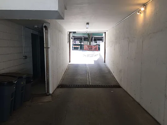 Rented by Metroline Realty | media 9