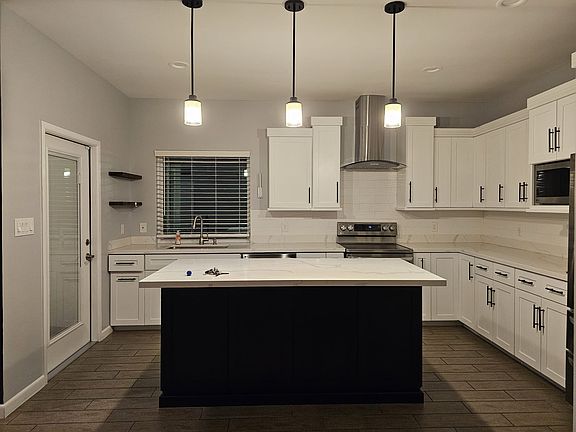 3rd image of 5651 Buckeye Ct