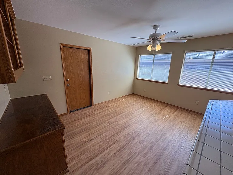 605 E Babcock Ave — Photo 32