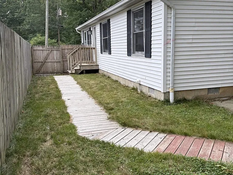 409 Spruce Ave — Photo 2