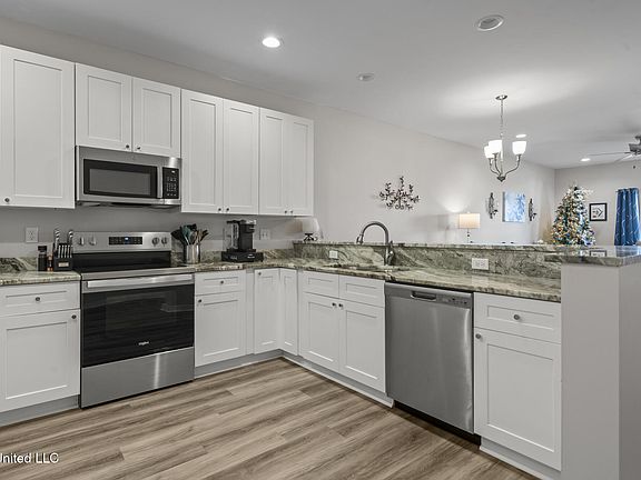4th image of 13148 Tracewood Dr