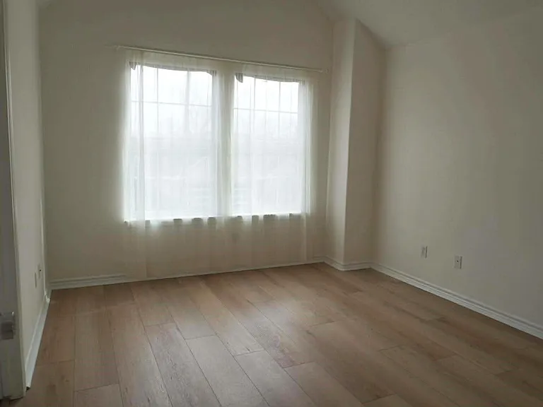 7916 Comal St — Photo 17