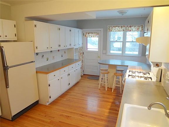 4th image of 627 E Sunset Ln