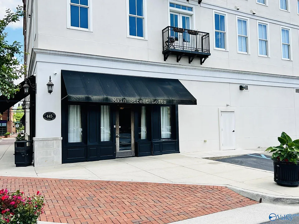 445 Providence Main St NW #303