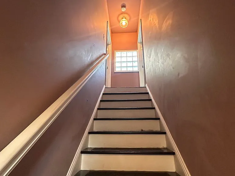 829 E Chestnut St — Photo 18