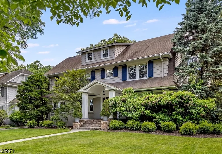 242 Forest Ave — Photo 3