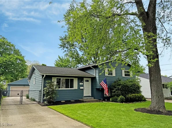 1102 Madrid Dr, Akron, OH 44313