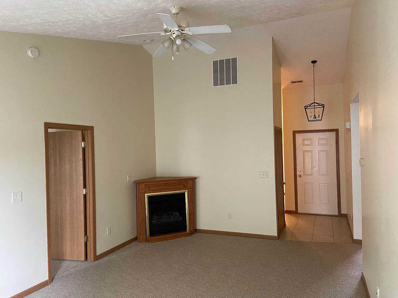 3 bed, $1,600 — Photo 4
