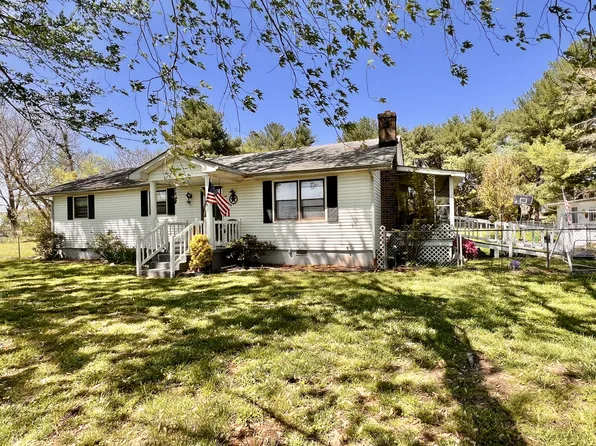 1112 Cumberland St, Decherd, TN 37324