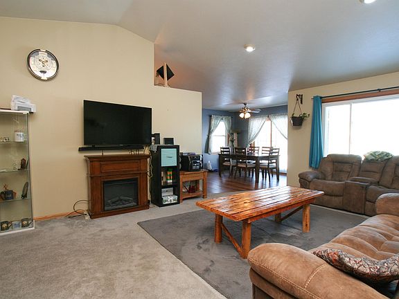 5th image of 3225 Thornton Dr