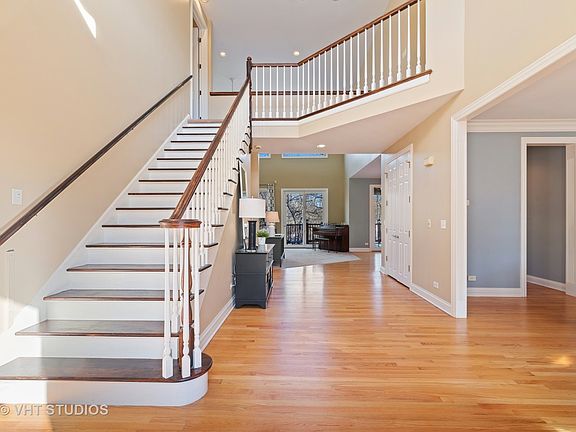 2nd image of 327 Carriage Hill Cir