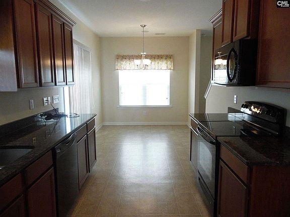 Kitchen & Dining Area
