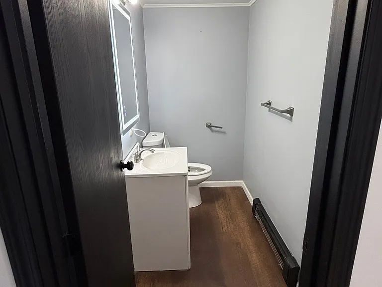 220 Emmett Ave — Photo 9