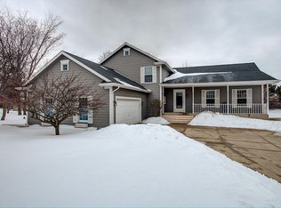 2055 S Sunset Ct, New Berlin, WI 53151