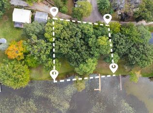 10350 Half Moon Dr, Pinckney, MI 48169