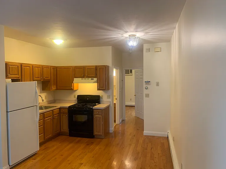 202 Hurley St — Photo 6