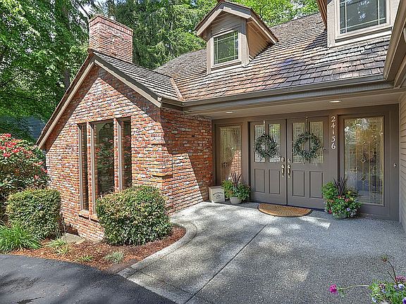 2nd image of 24136 NE 6th Pl