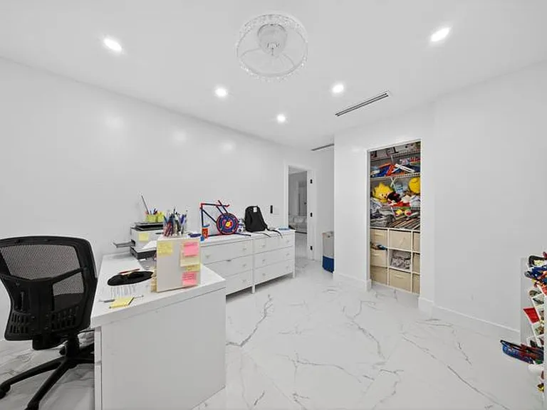 849 Camellia Dr — Photo 11
