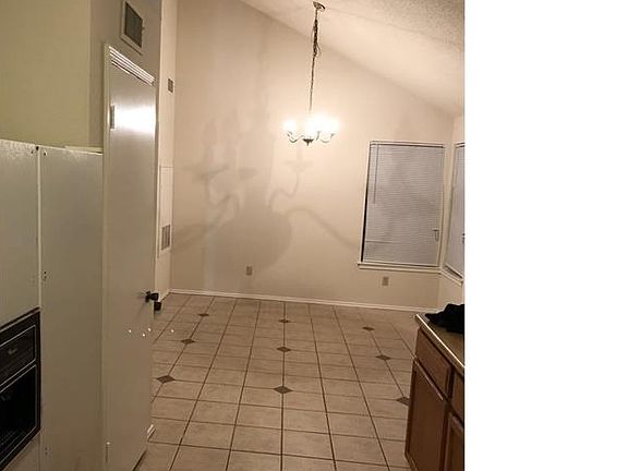 2nd image of 1401 Marigold Dr