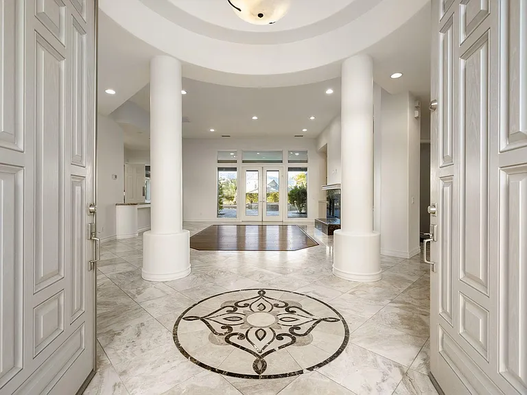 5 Chopin Ct — Photo 3