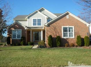 2700 Fox Woods Ln, Rochester Hills, MI 48307