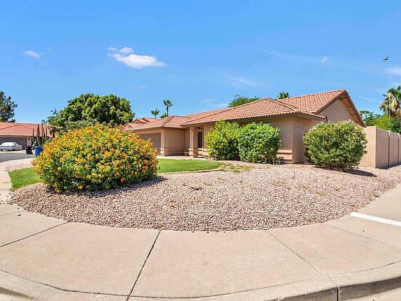 3rd image of 920 N Shannon Cir