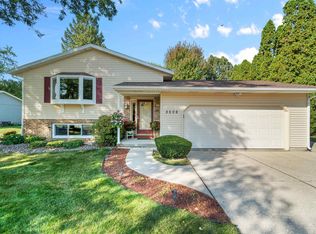 5506 Tina Ln, Mc Farland, WI 53558