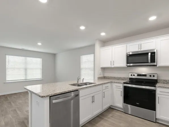 111 March Creek Dr, Fuquay Varina, NC 27526
