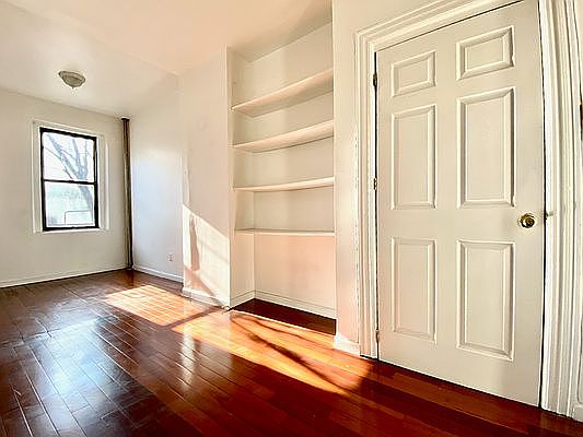 4th image of 368 W 127th St #9