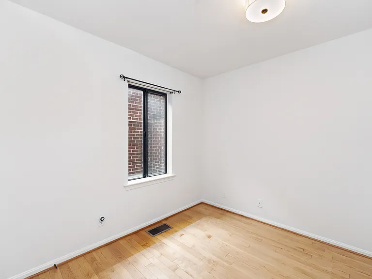 3246 Grace St NW — Photo 11