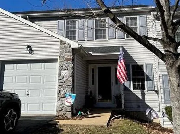 306 Treetops Ct, Lancaster, PA 17601