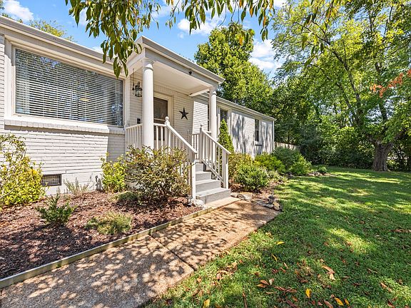 3rd image of 3118 Lake Park Dr