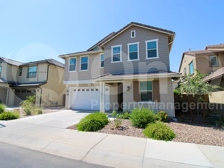 1045 E Thompson Way — Photo 2