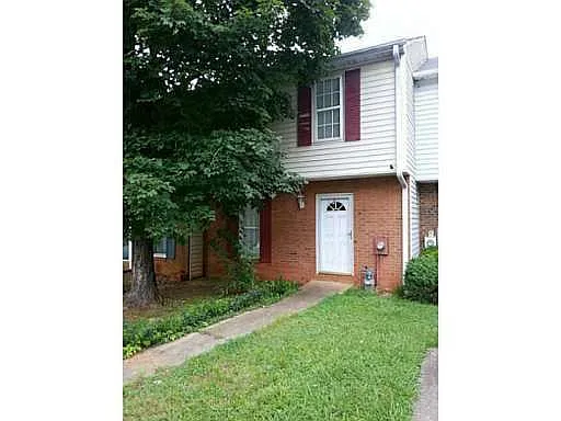 1569 Springleaf Poin SE photo 1