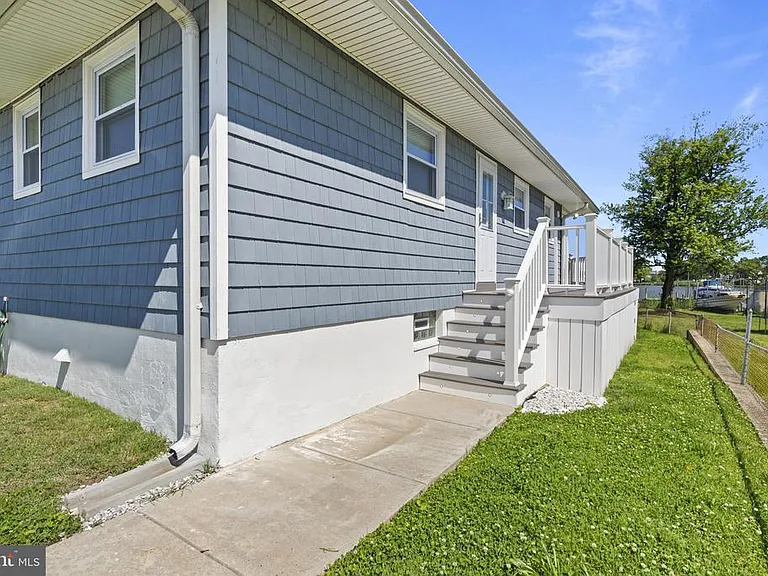 7212 Bay Front Rd — Photo 3