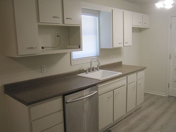 4th image of 506 N 82nd St