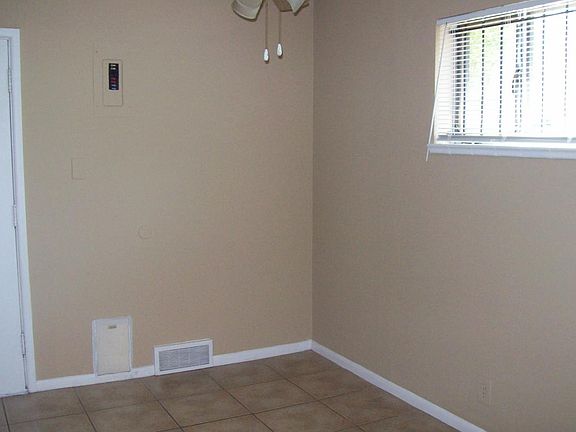 3rd image of 3740 Elm St