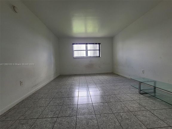 5th image of 3600 NW 21st St APT 307