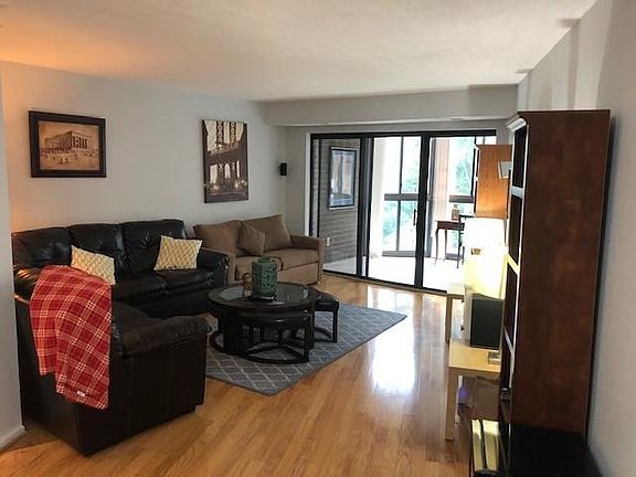5th image of 1600 N Oak St APT 223