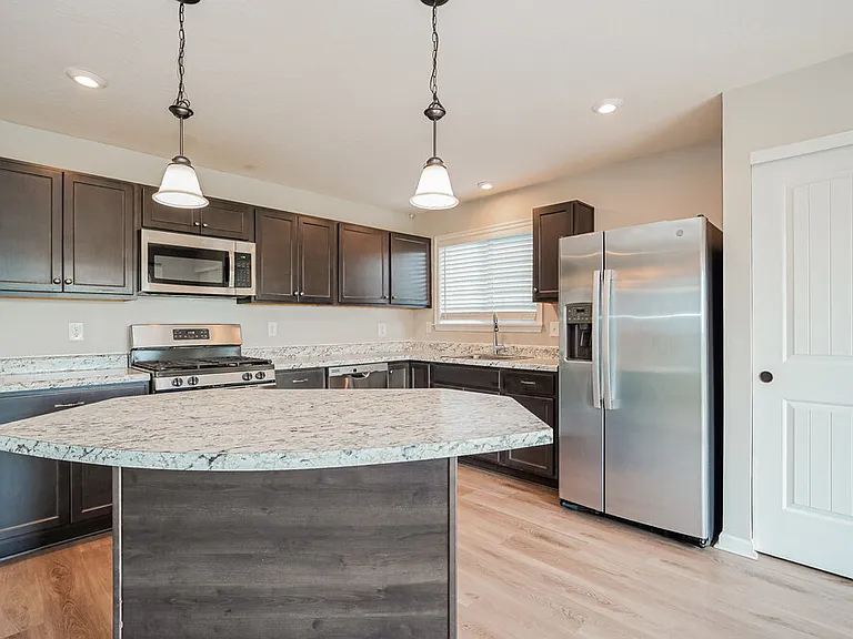 4996 Crestbrook Dr — Photo 8
