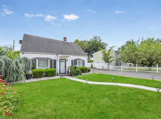 71 Slate Ln, Levittown, NY